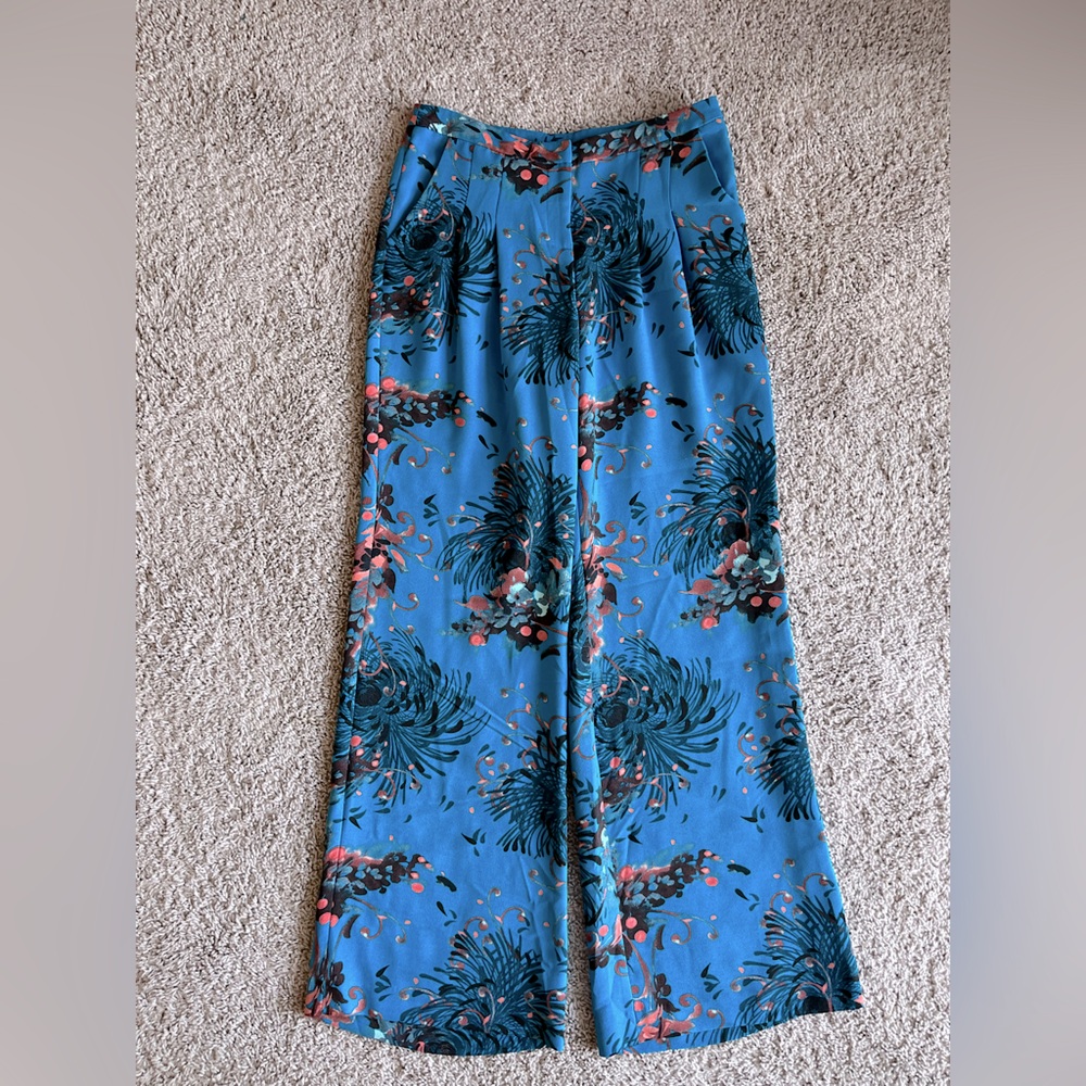 NEW! Eva Mendes Mid Rise Pleated Wide Leg Pant, Blue Floral - Size 6